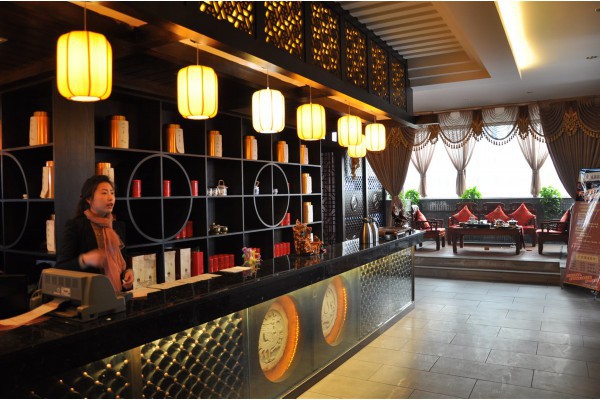 成都夜生活首选，养生烧烤茅屋新体验(成都烧烤酒吧)